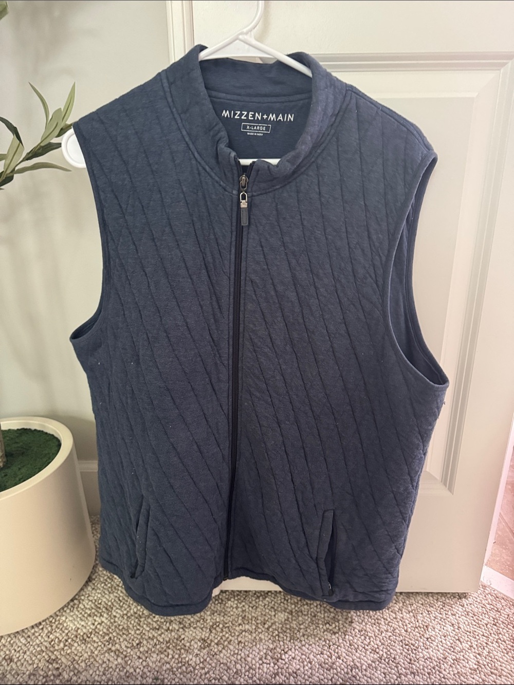 Mizzen+Main Quilted Dark Navy Sleeveless Vest